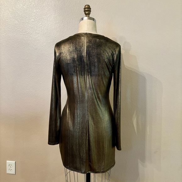 BOLD Elements Metallic Blouse - Picture 3 of 5